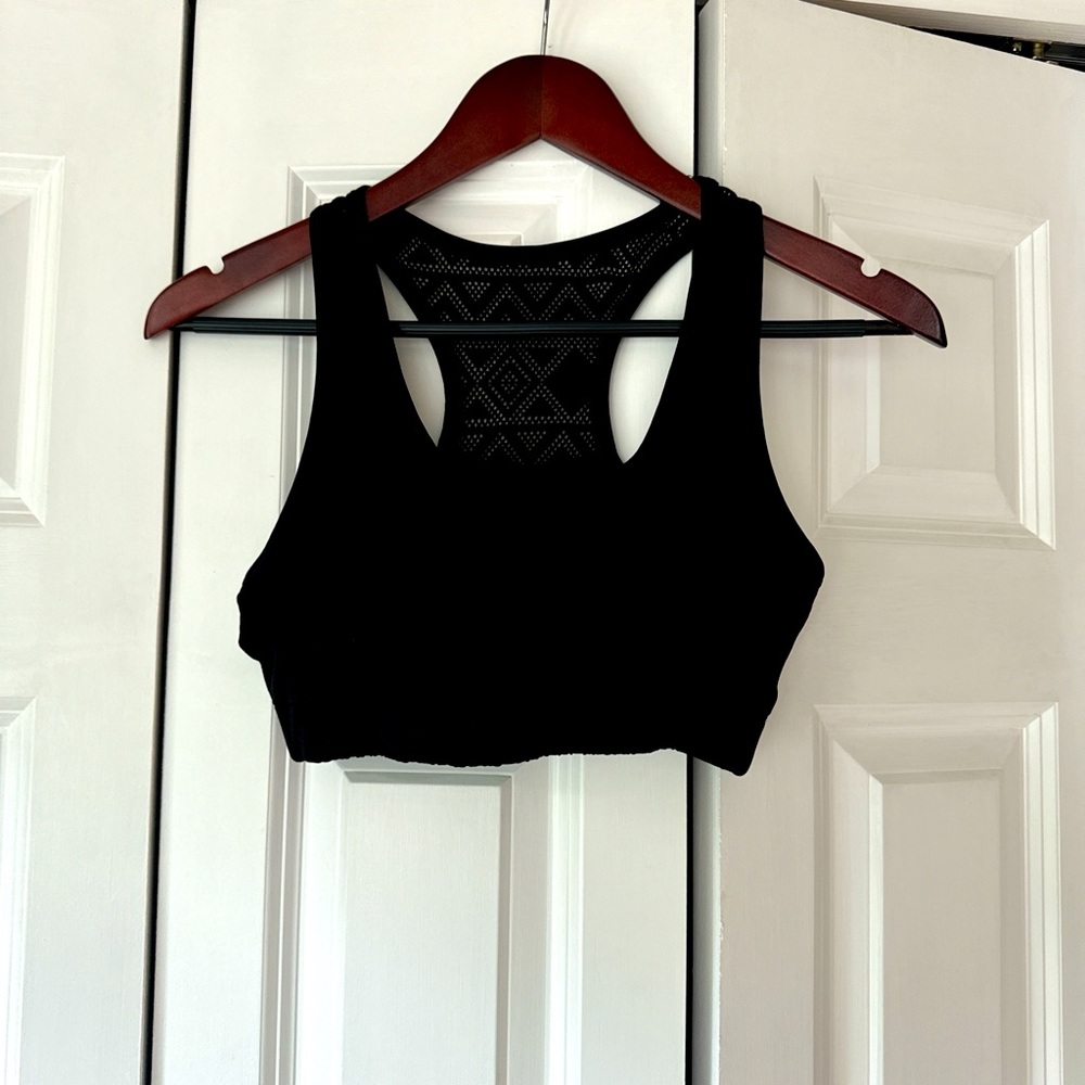 Black sports bra